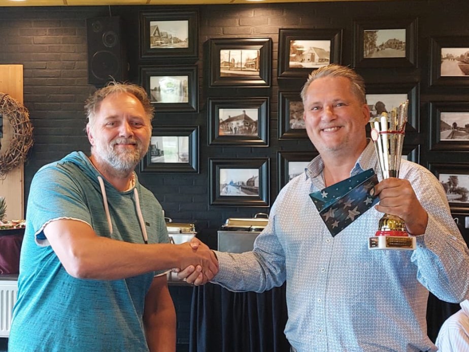 Jan Hoogterp (r) kampioen van Oerterp-Drachten